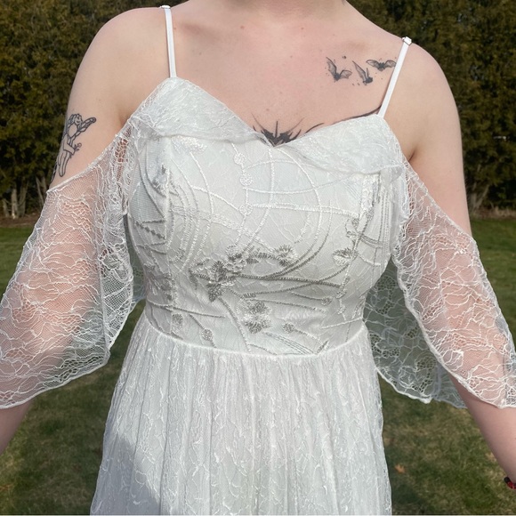 white wedding dress/gown - Picture 1 of 6